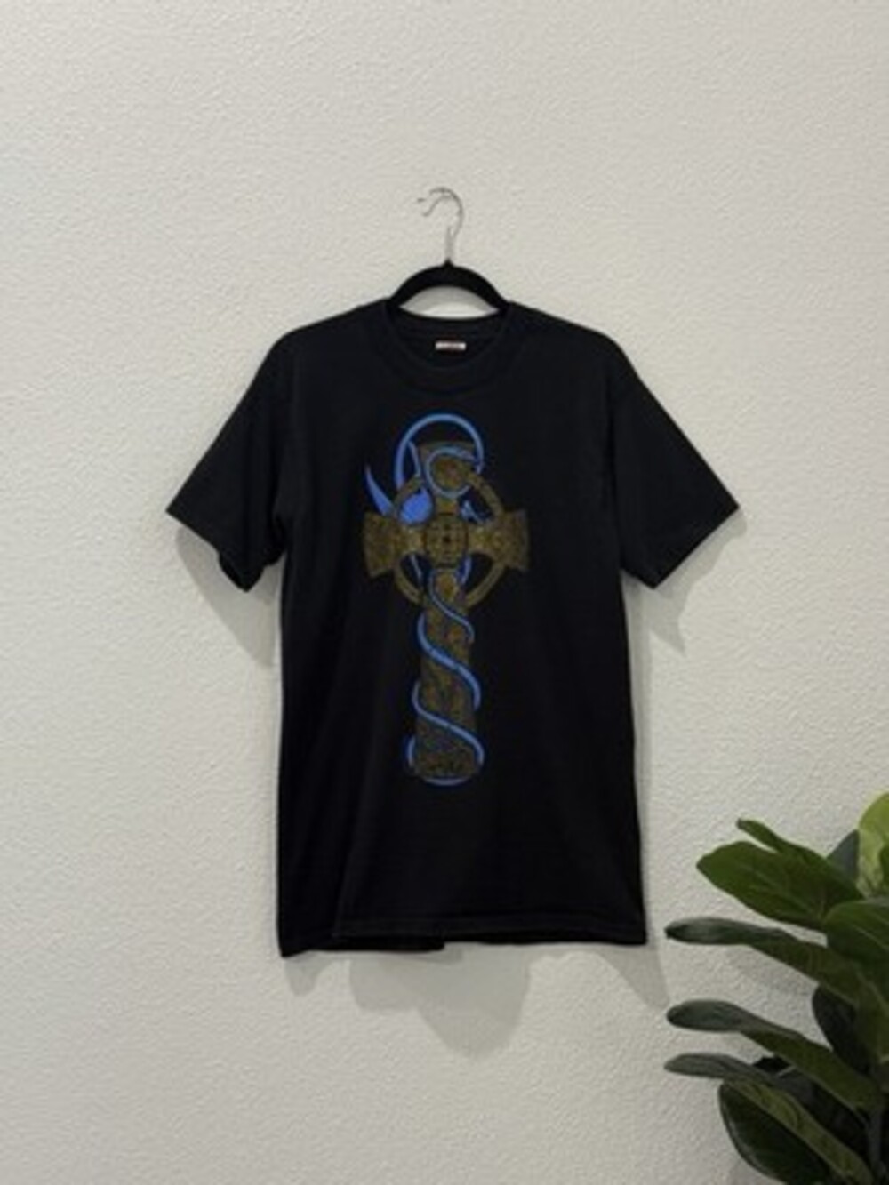 Vtg 90s White Eyes Blue Dragon Celtic Cross HEWLIN UK Renaissance Faire Tshirt L